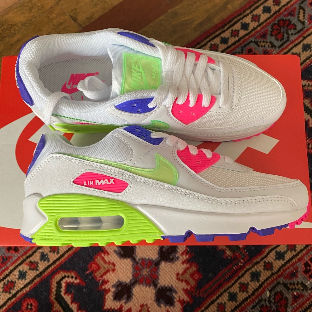 NWT Women’s Nike Air Max 90
